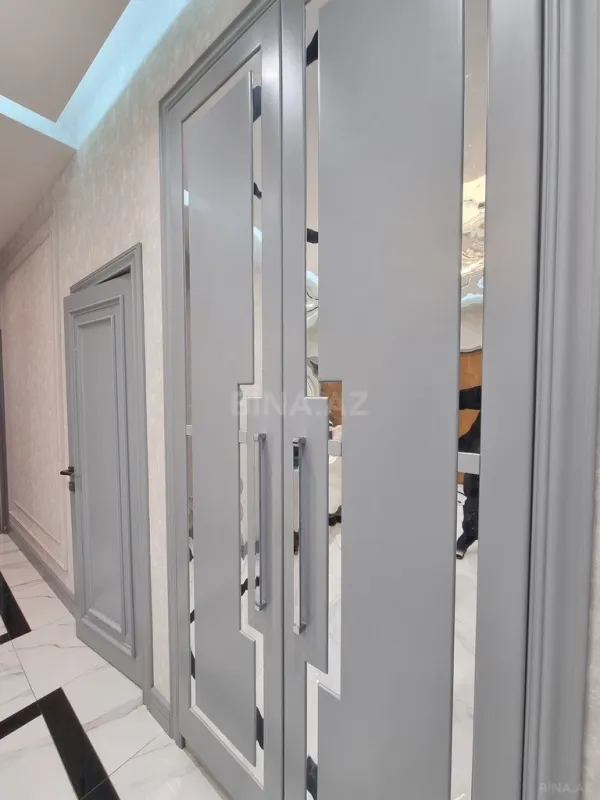 Satılır 3 otaqlı mənzil 165 m²