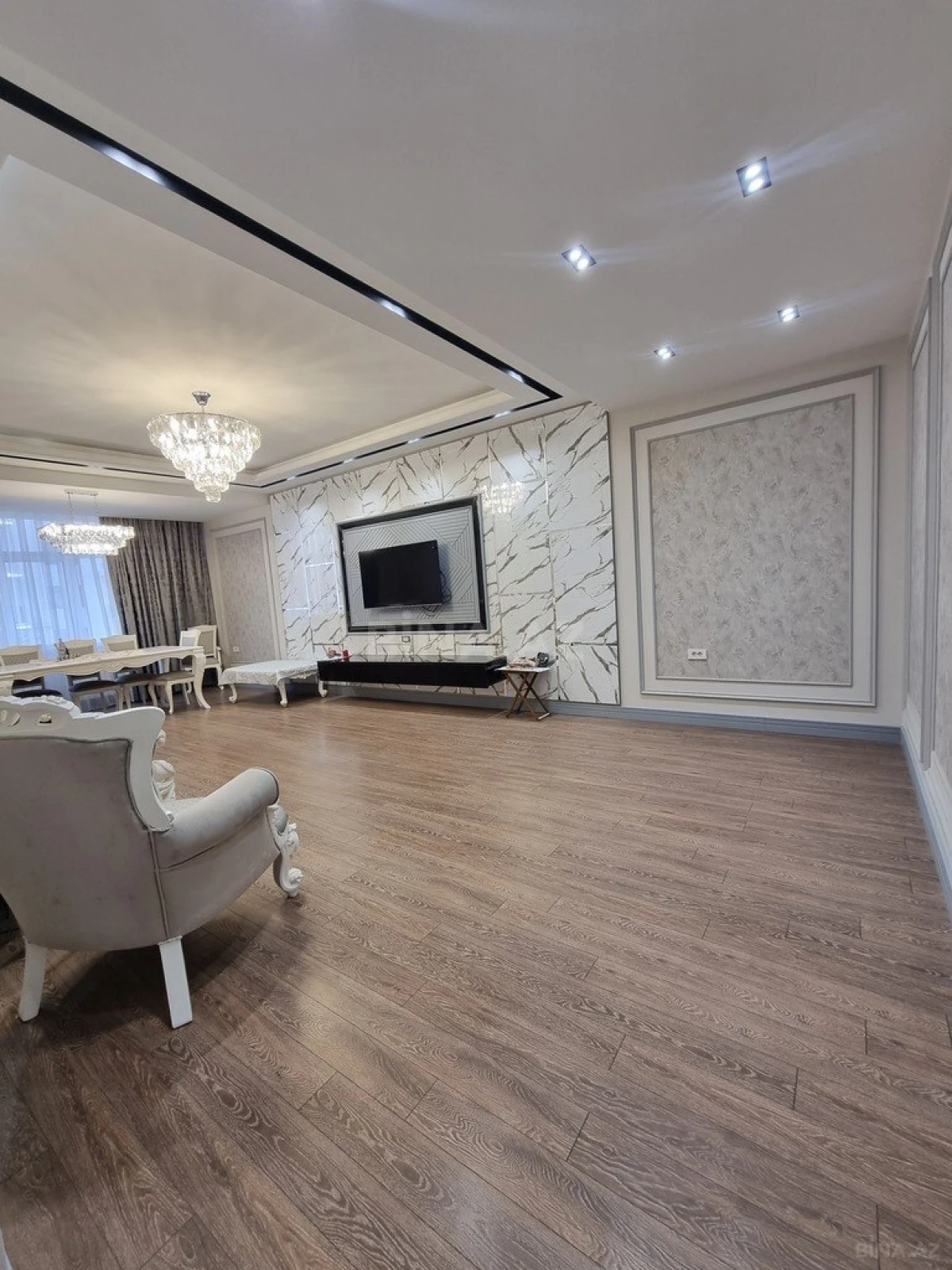 Satılır 3 otaqlı mənzil 165 m²