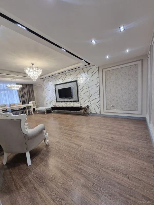 Satılır 3 otaqlı mənzil 165 m²