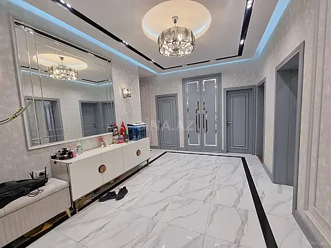 Satılır 3 otaqlı mənzil 165 m²