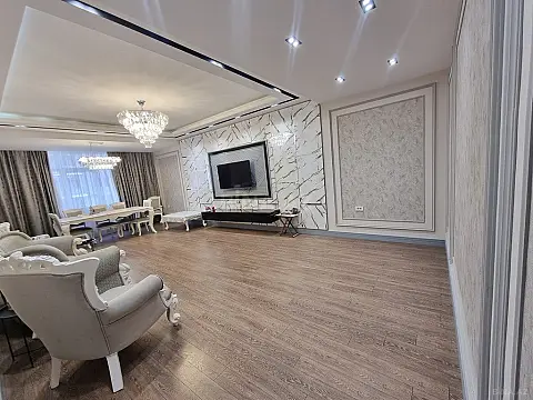 Satılır 3 otaqlı mənzil 165 m²