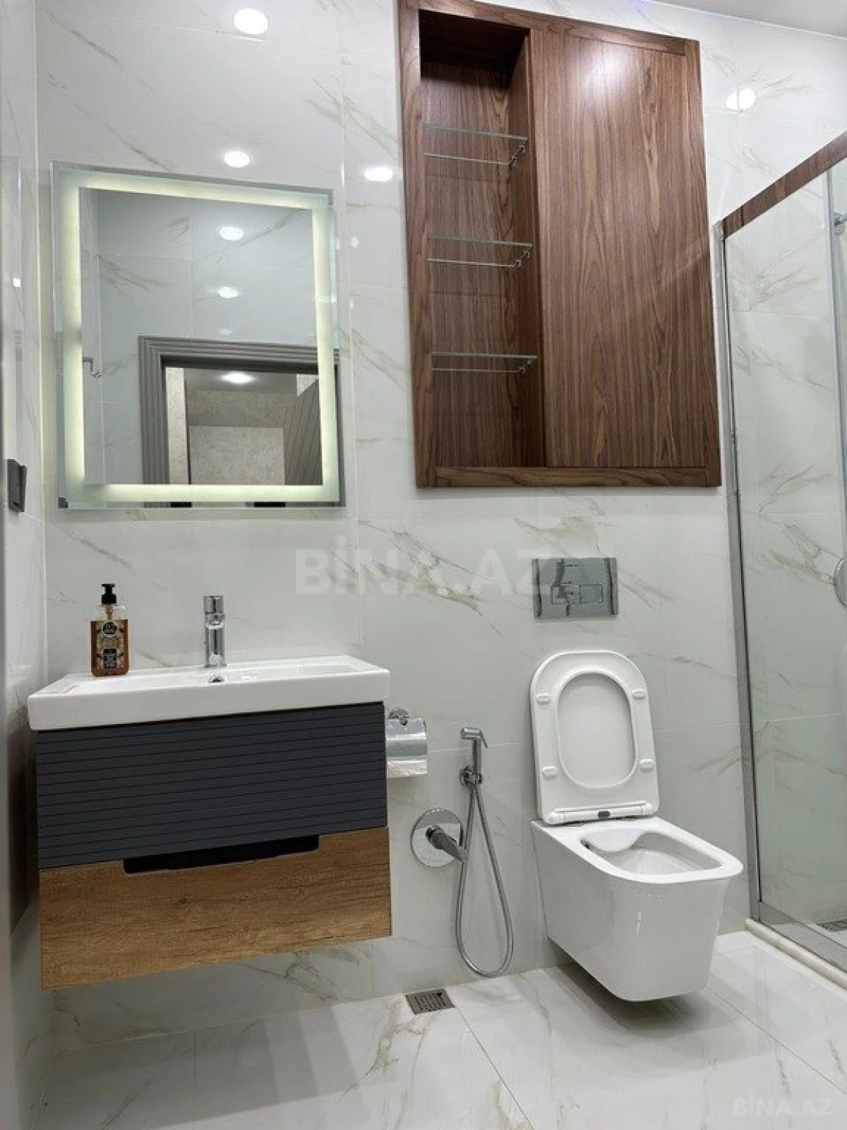 Kirayə verilir 3 otaqlı mənzil 120 m²