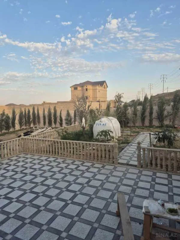 Satılır 4 otaqlı həyət evi 200 m²