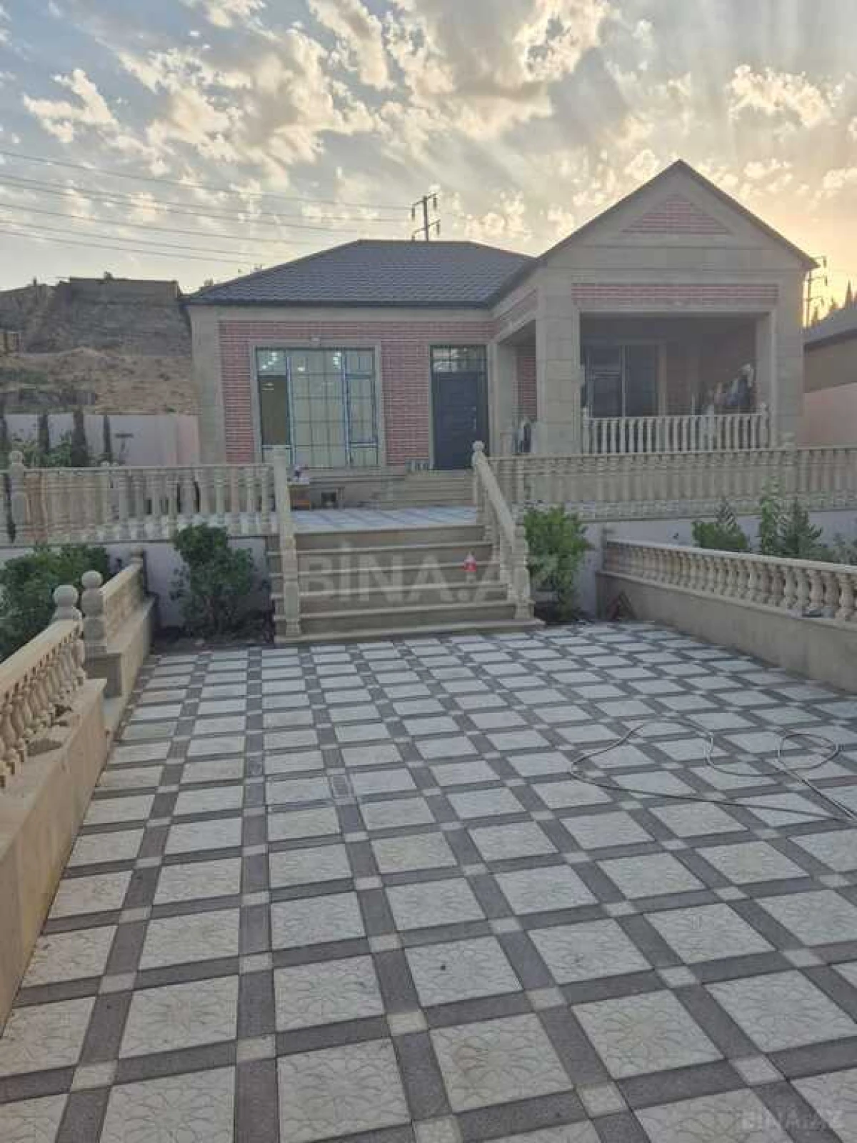 Satılır 4 otaqlı həyət evi 200 m²