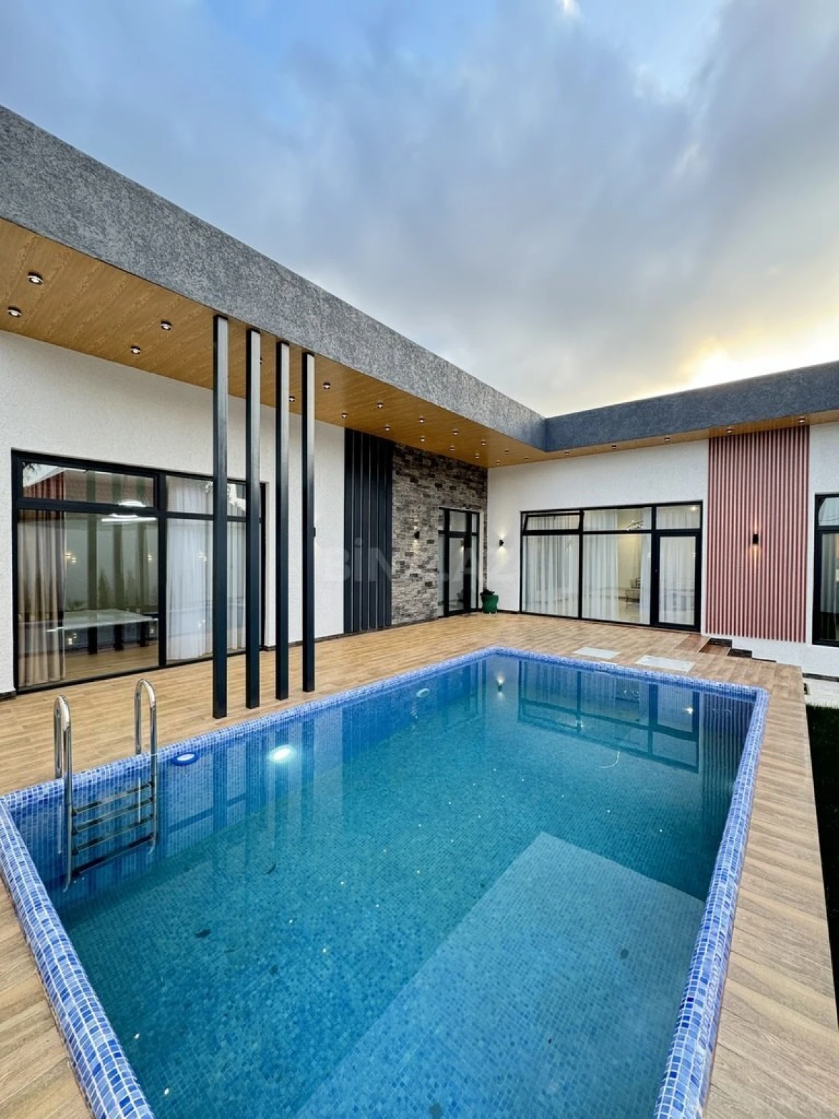 Satılır 4 otaqlı həyət evi 206 m²