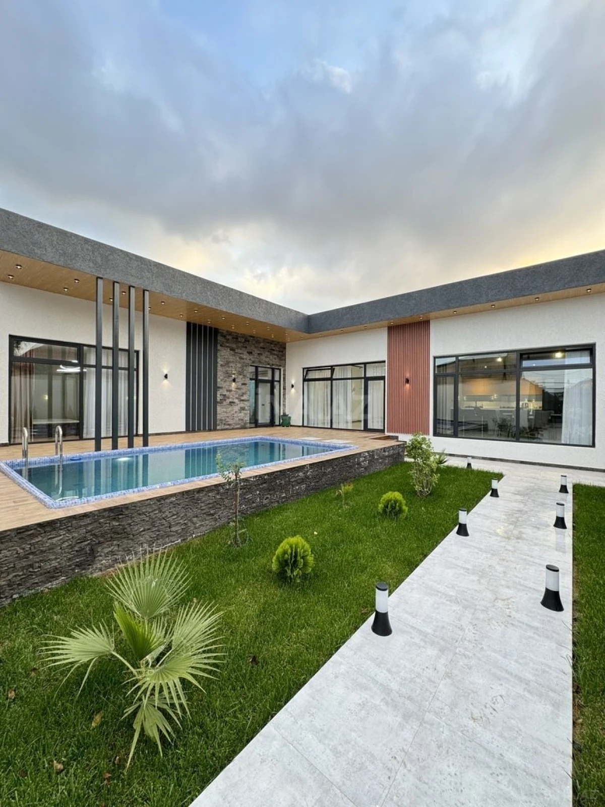 Satılır 4 otaqlı həyət evi 206 m²