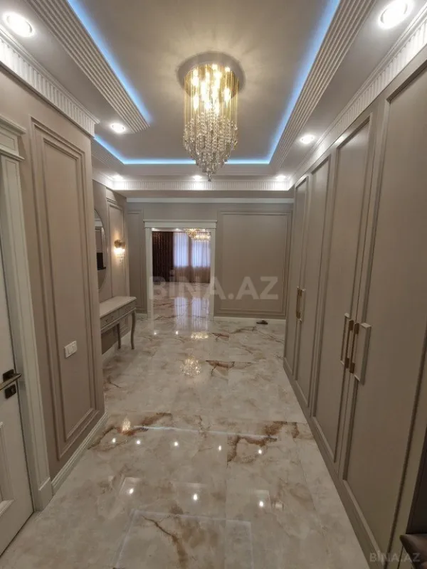 Satılır 3 otaqlı mənzil 108 m²