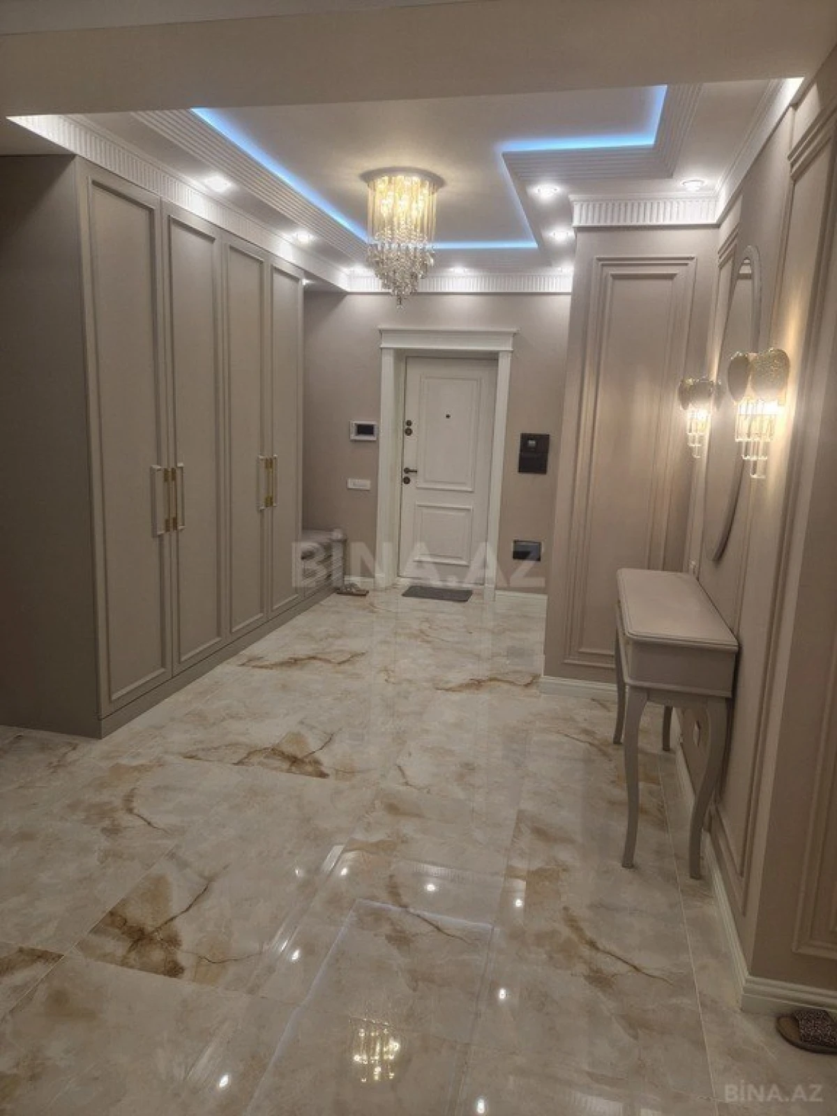 Satılır 3 otaqlı mənzil 108 m²