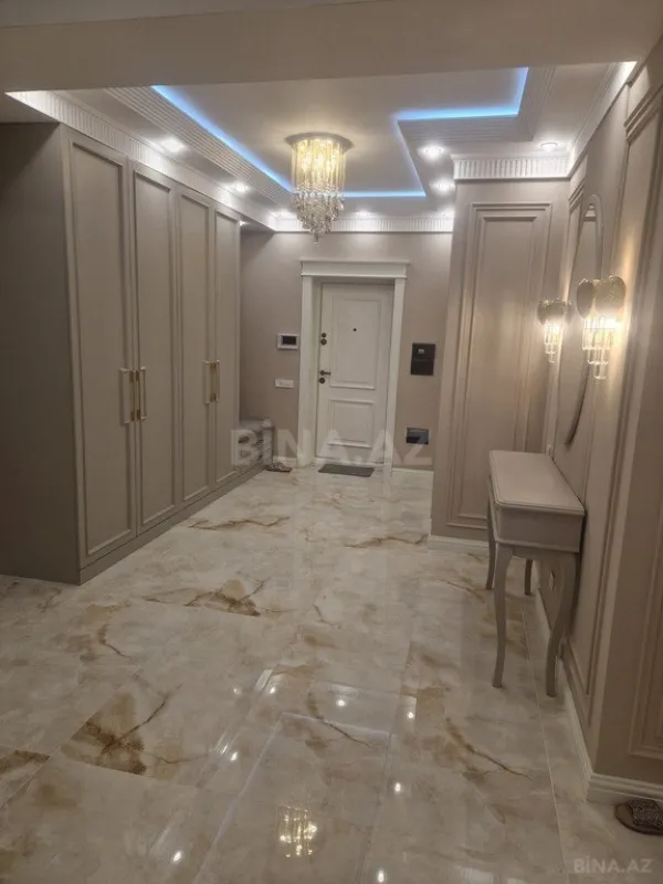 Satılır 3 otaqlı mənzil 108 m²