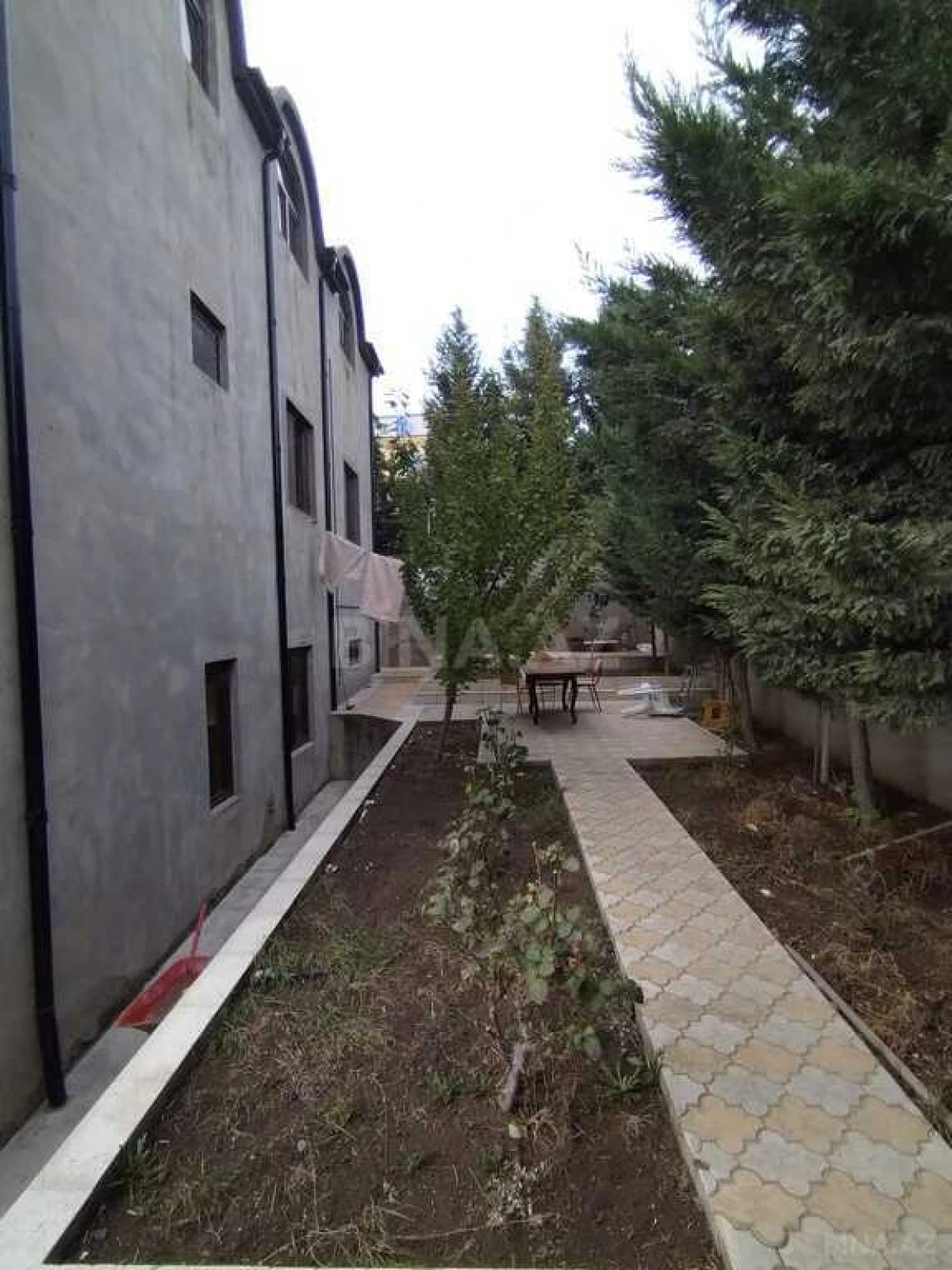 Satılır 9 otaqlı həyət evi 420 m²