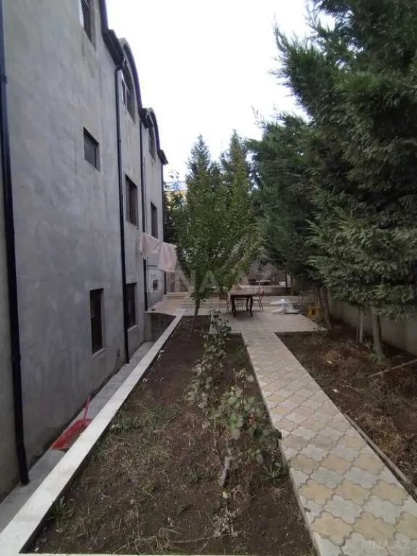 Satılır 9 otaqlı həyət evi 420 m²