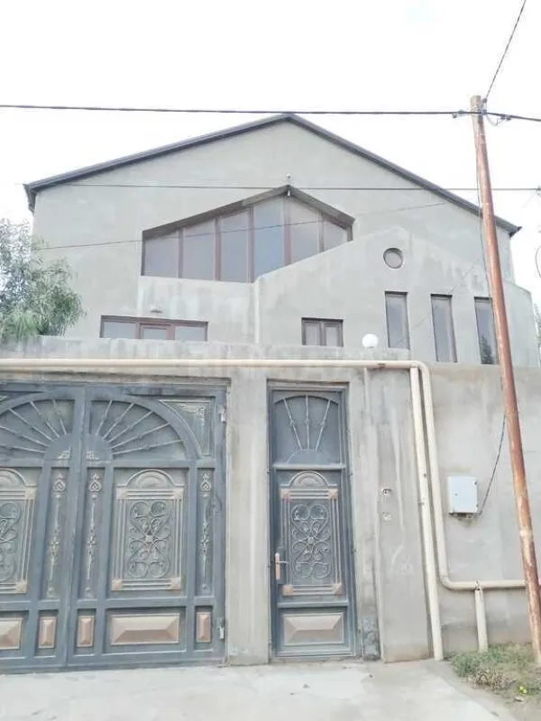 Satılır 9 otaqlı həyət evi 420 m²