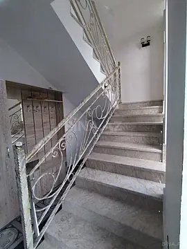 Satılır 9 otaqlı həyət evi 420 m²