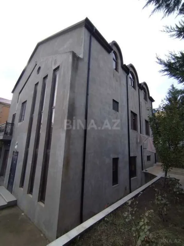 Satılır 9 otaqlı həyət evi 420 m²