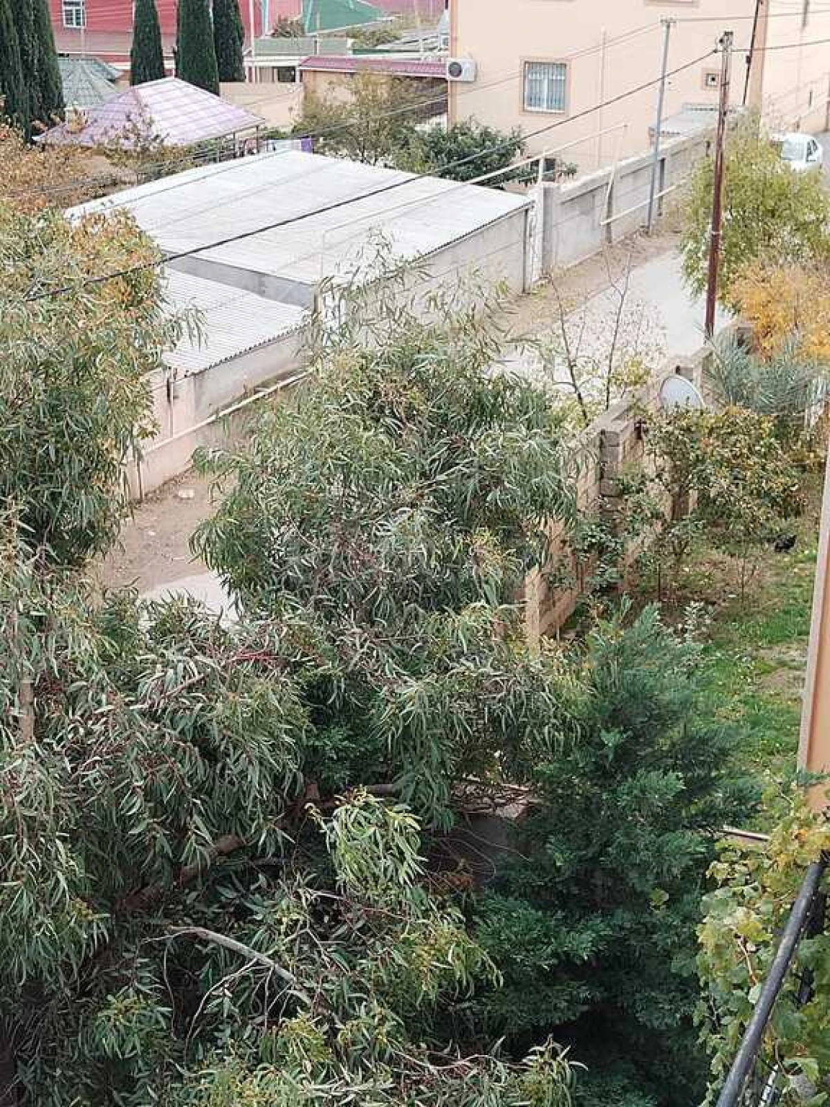 Satılır 9 otaqlı həyət evi 420 m²