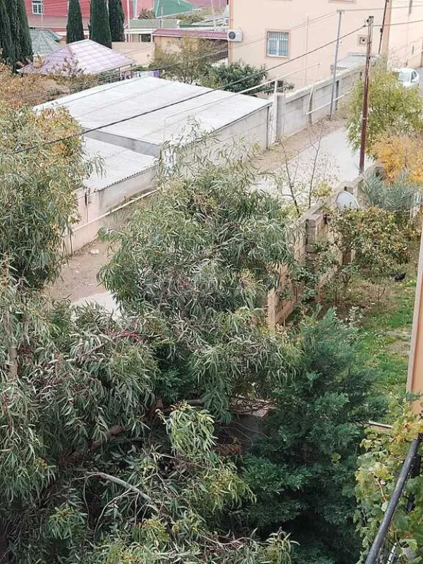 Satılır 9 otaqlı həyət evi 420 m²