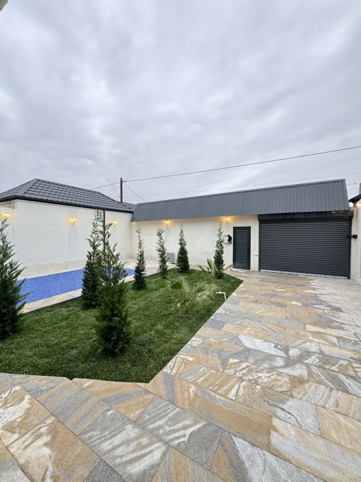 Satılır 4 otaqlı həyət evi 160 m²