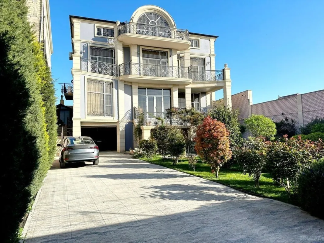 Satılır 7 otaqlı həyət evi 750 m²