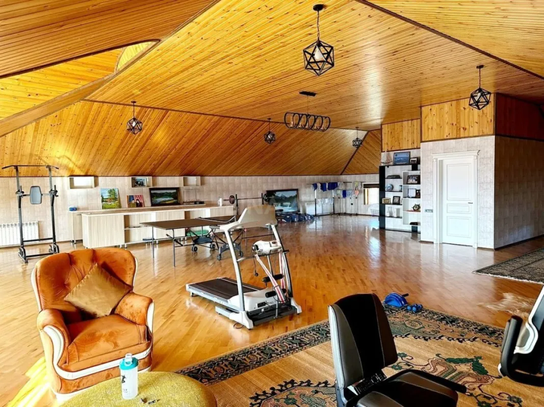 Satılır 7 otaqlı həyət evi 750 m²