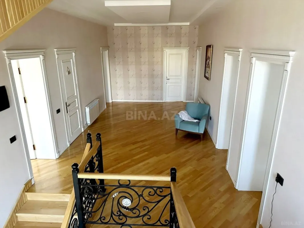 Satılır 7 otaqlı həyət evi 750 m²