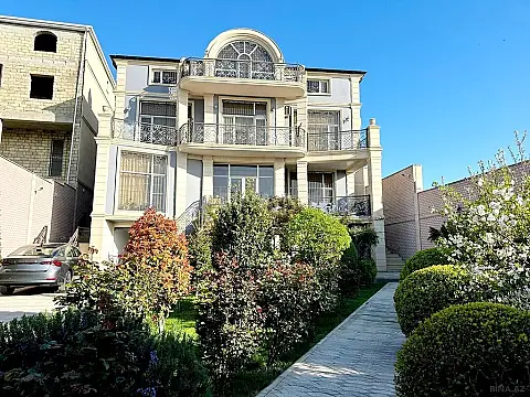Satılır 7 otaqlı həyət evi 750 m²