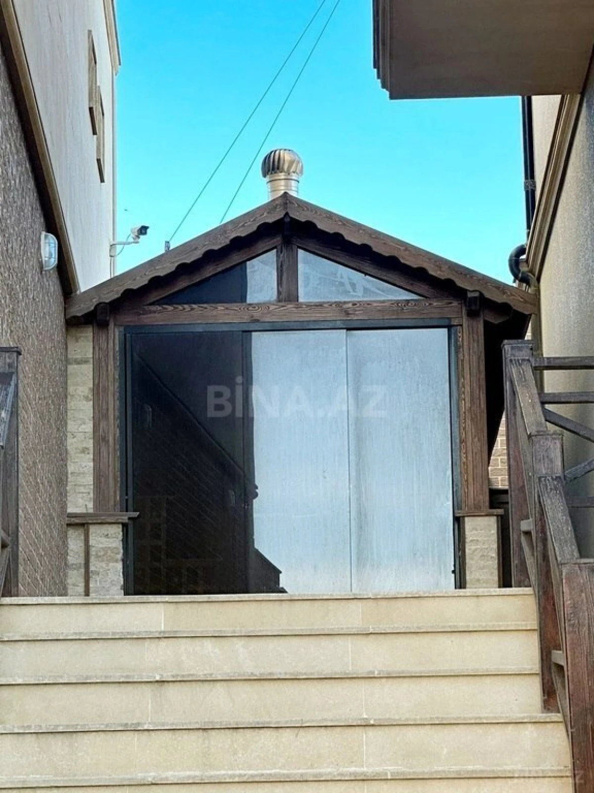 Satılır 7 otaqlı həyət evi 750 m²