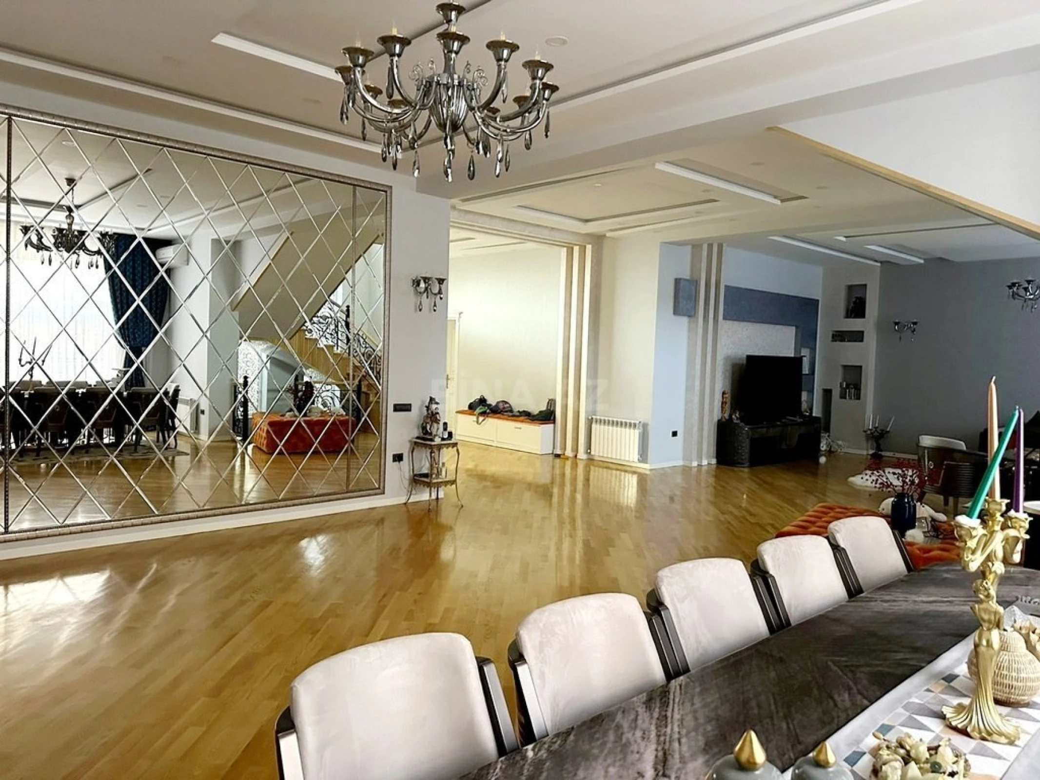 Satılır 7 otaqlı həyət evi 750 m²