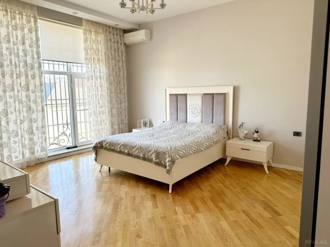 Satılır 7 otaqlı həyət evi 750 m²