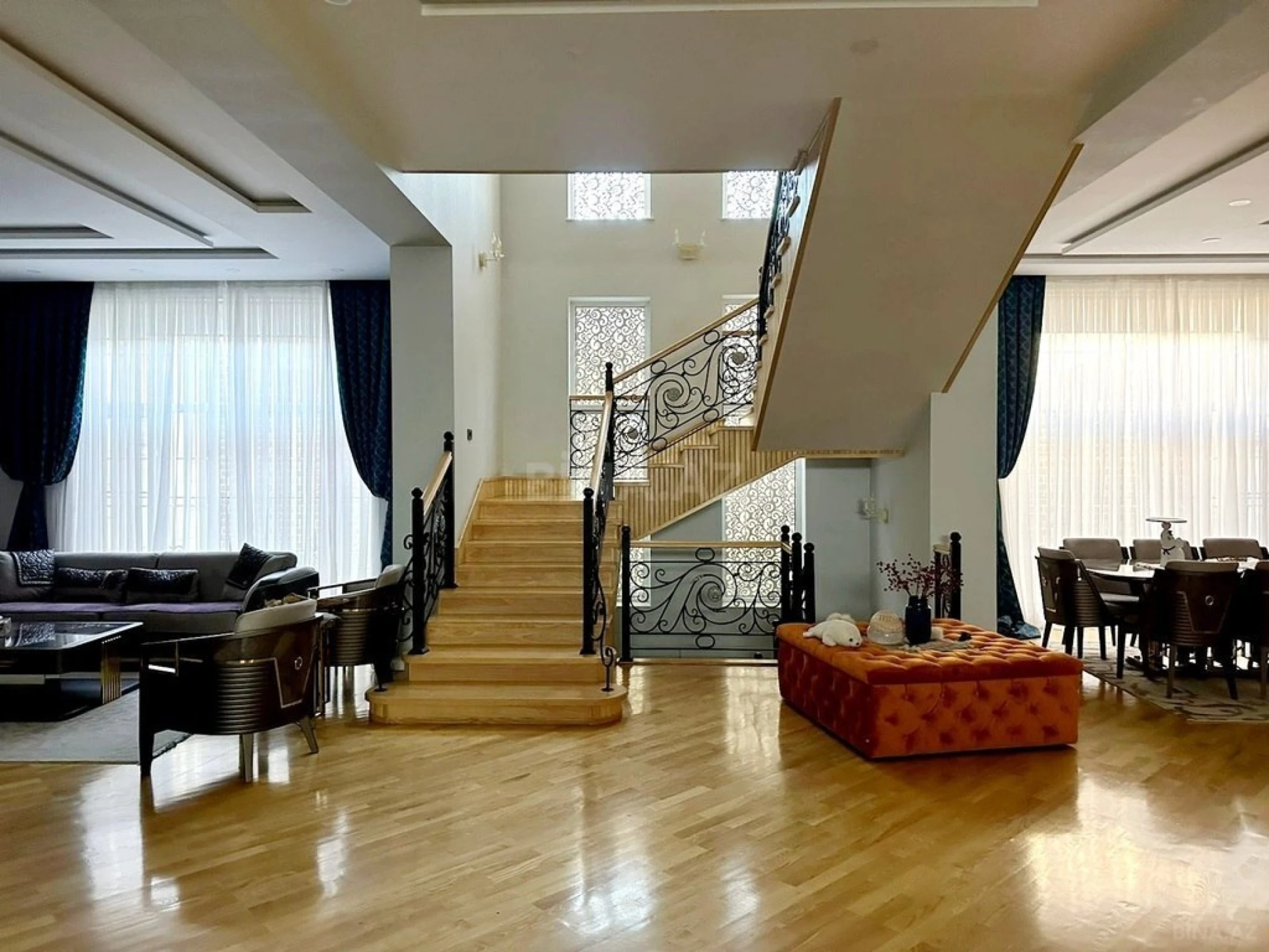 Satılır 7 otaqlı həyət evi 750 m²