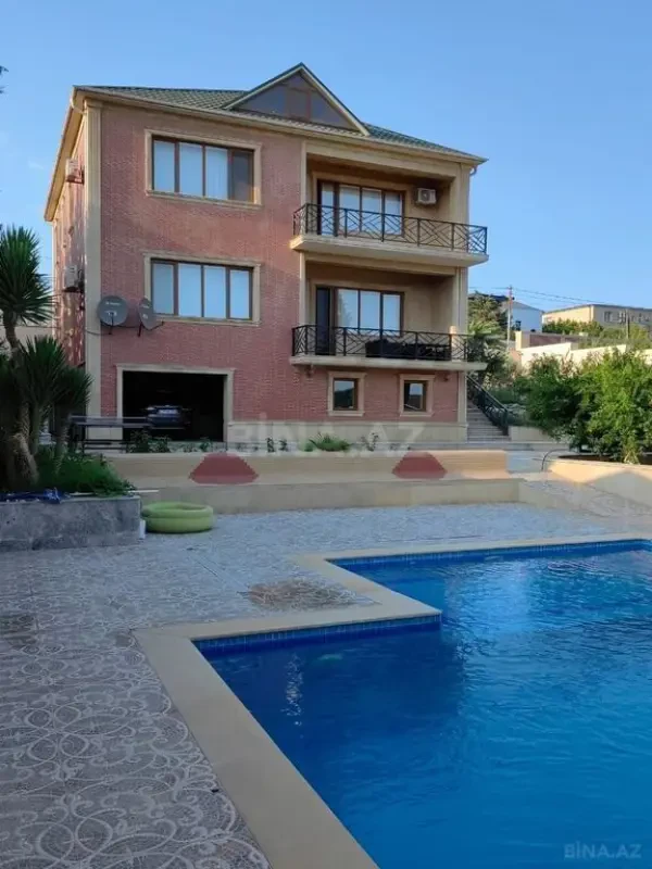 Satılır 7 otaqlı həyət evi 650 m²