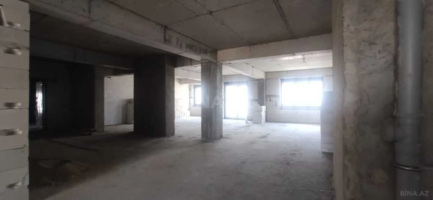 Satılır 3 otaqlı mənzil 147 m²