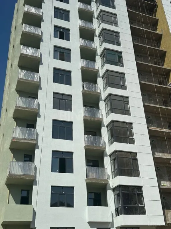 Satılır 3 otaqlı mənzil 147 m²