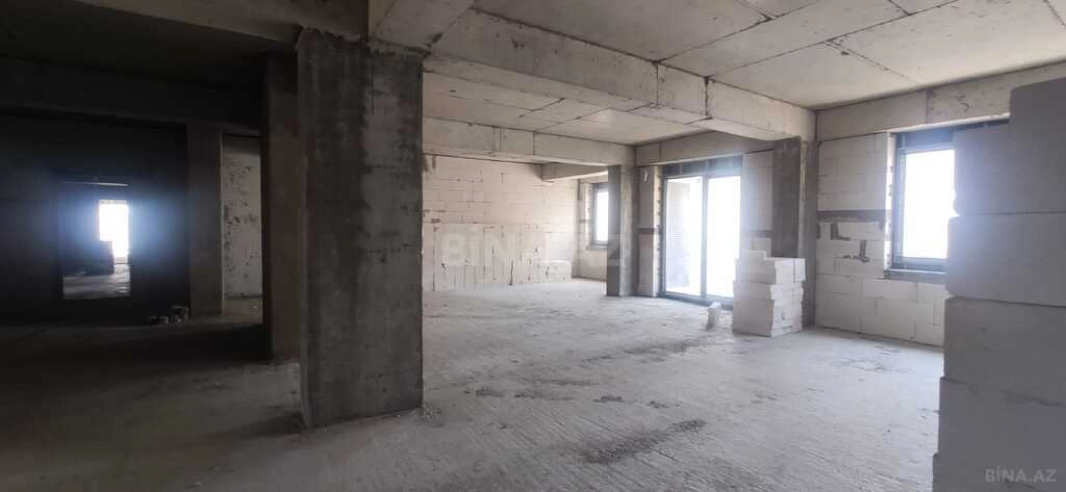 Satılır 3 otaqlı mənzil 147 m²