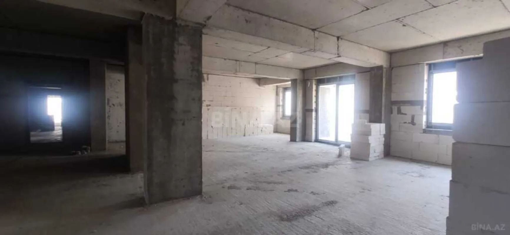 Satılır 3 otaqlı mənzil 147 m²