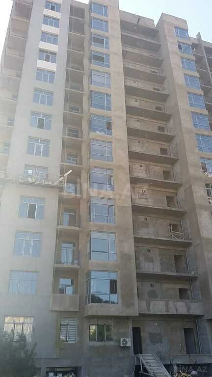Satılır 3 otaqlı mənzil 147 m²