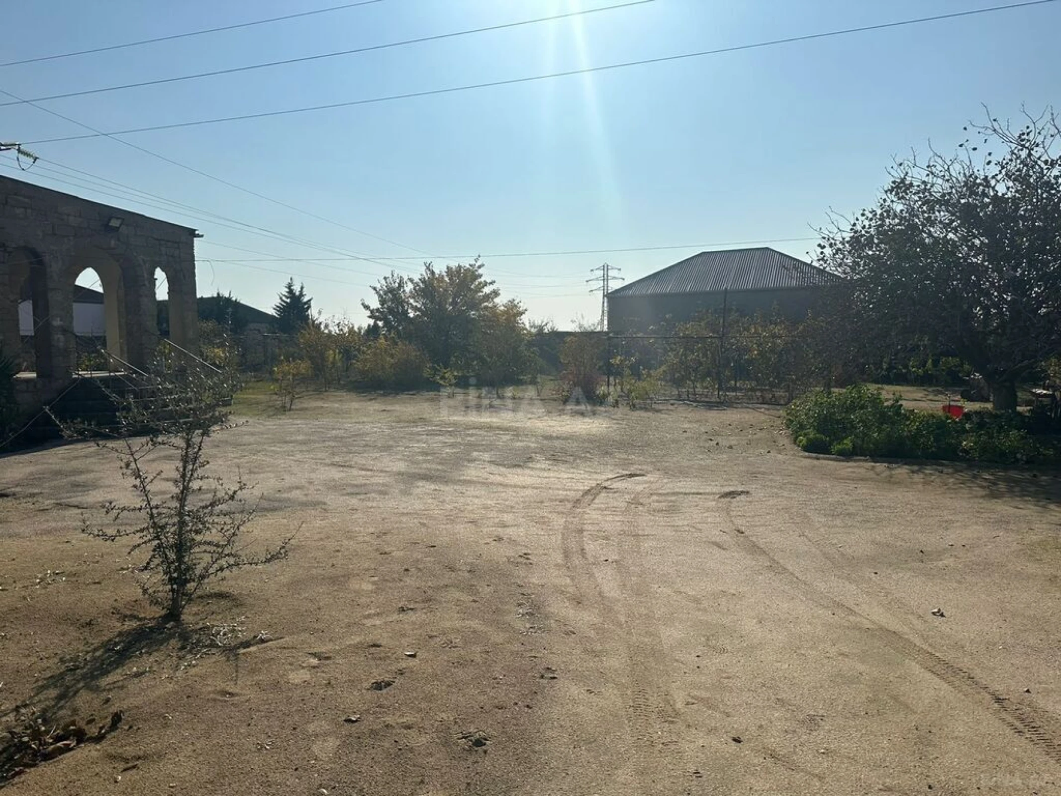Satılır 5 otaqlı həyət evi 200 m²
