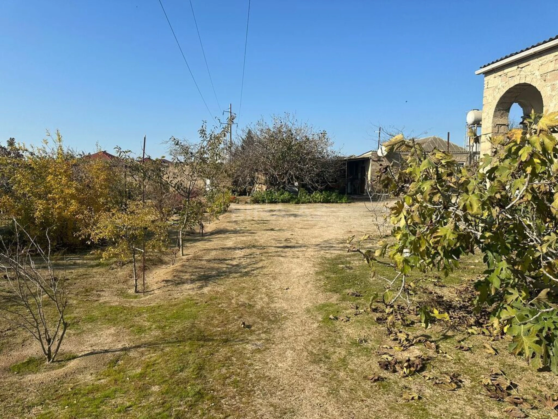 Satılır 5 otaqlı həyət evi 200 m²