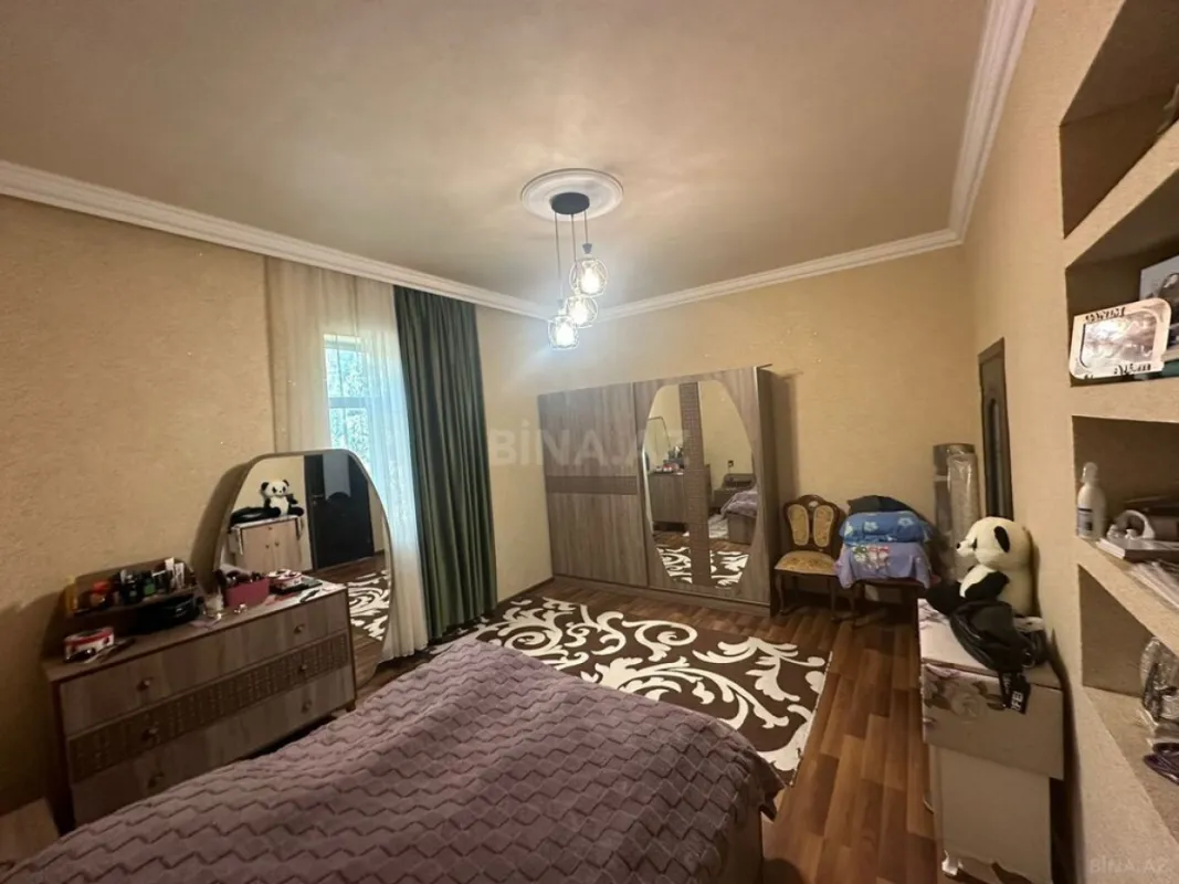 Satılır 5 otaqlı həyət evi 200 m²