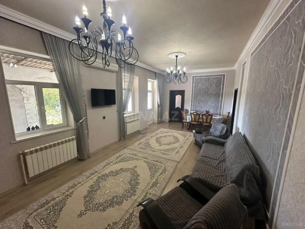 Satılır 5 otaqlı həyət evi 200 m²