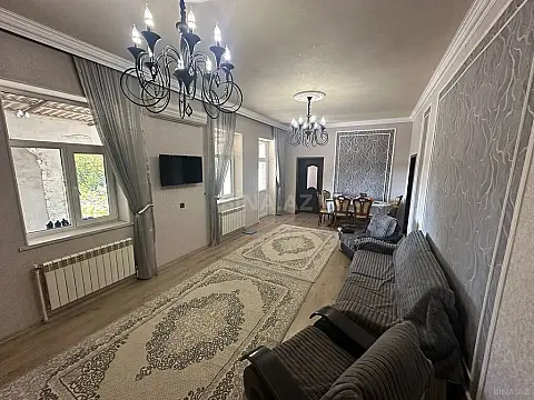 Satılır 5 otaqlı həyət evi 200 m²