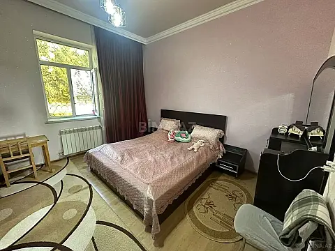 Satılır 5 otaqlı həyət evi 200 m²