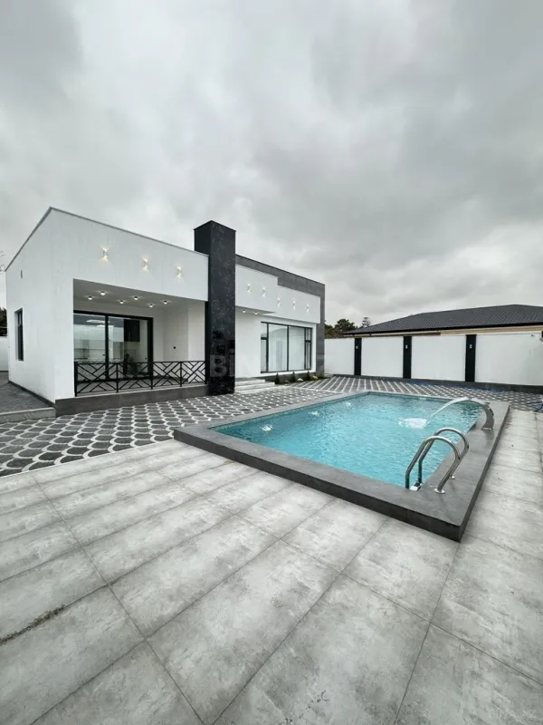 Satılır 4 otaqlı həyət evi 220 m²