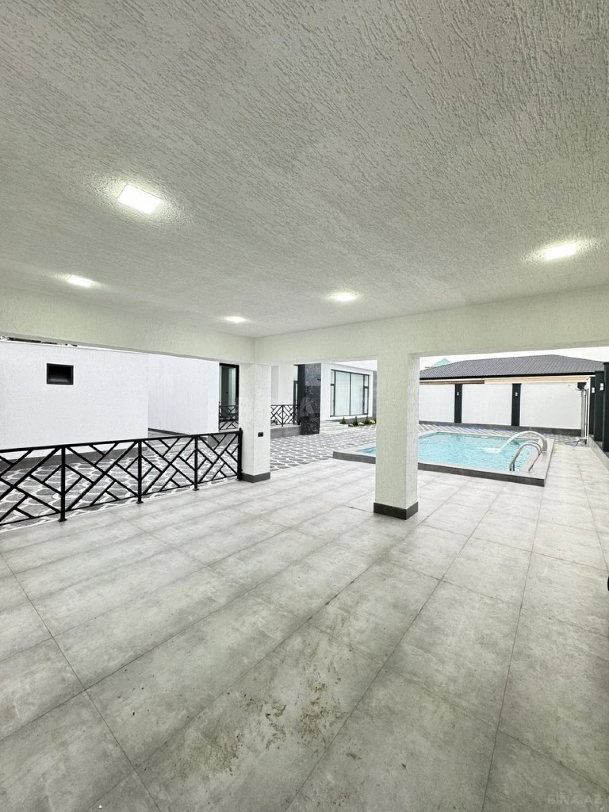 Satılır 4 otaqlı həyət evi 220 m²