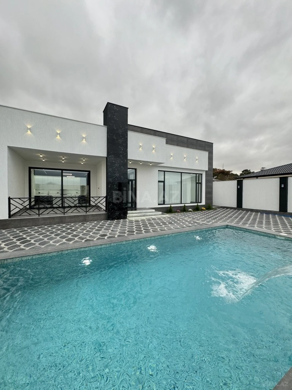 Satılır 4 otaqlı həyət evi 220 m²