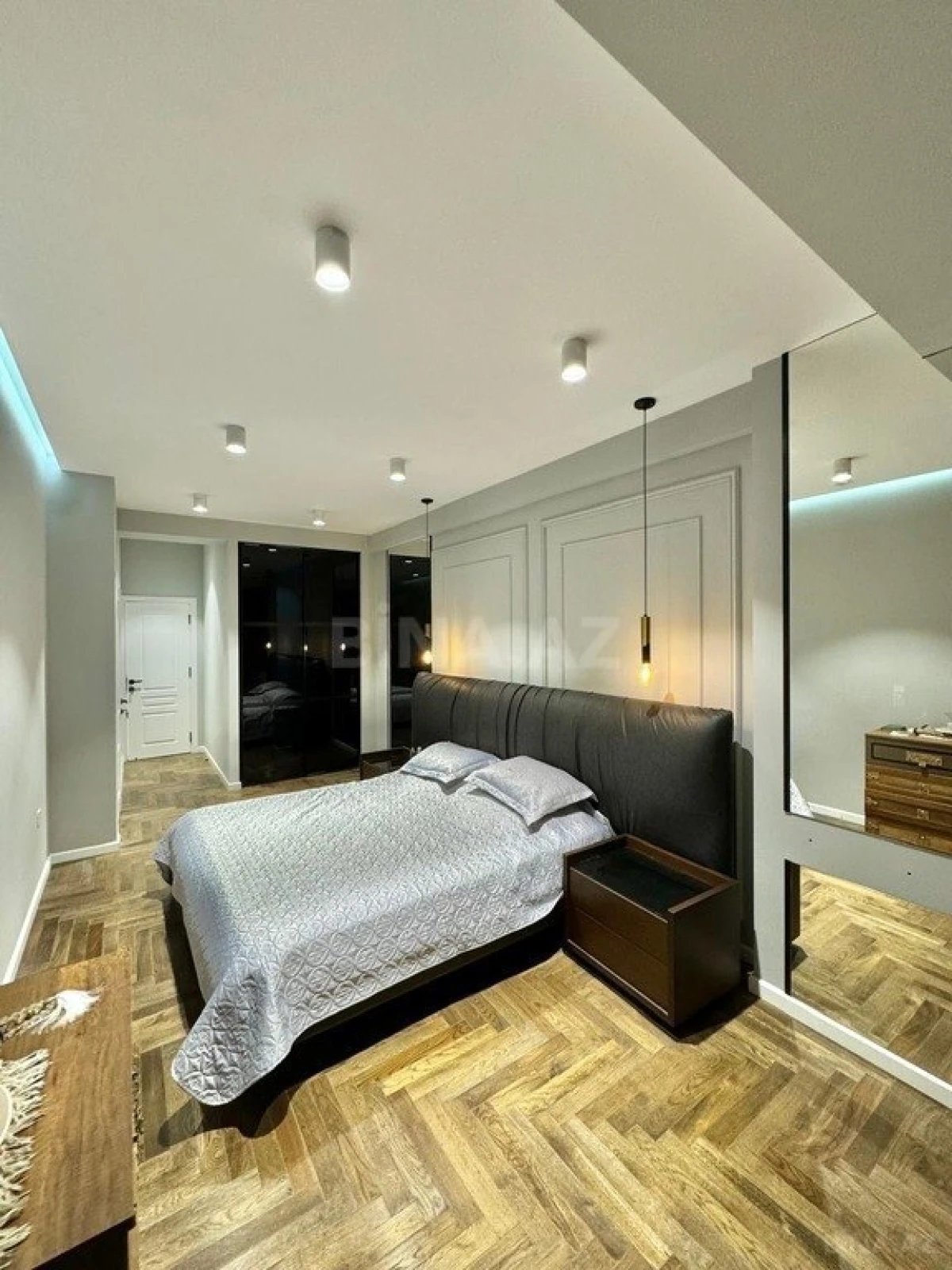 Satılır 3 otaqlı mənzil 124 m²