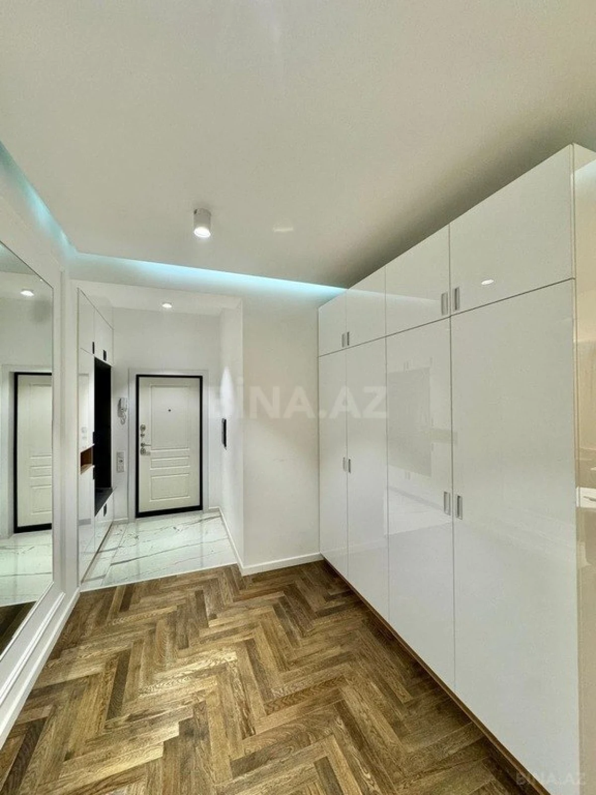 Satılır 3 otaqlı mənzil 124 m²