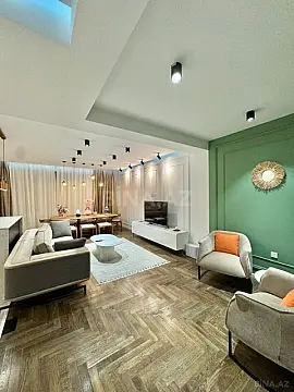 Satılır 3 otaqlı mənzil 124 m²