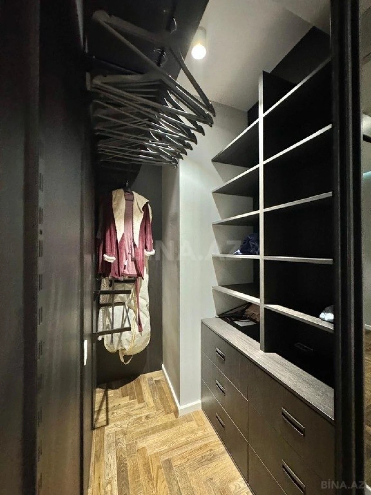 Satılır 3 otaqlı mənzil 124 m²