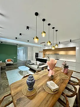 Satılır 3 otaqlı mənzil 124 m²