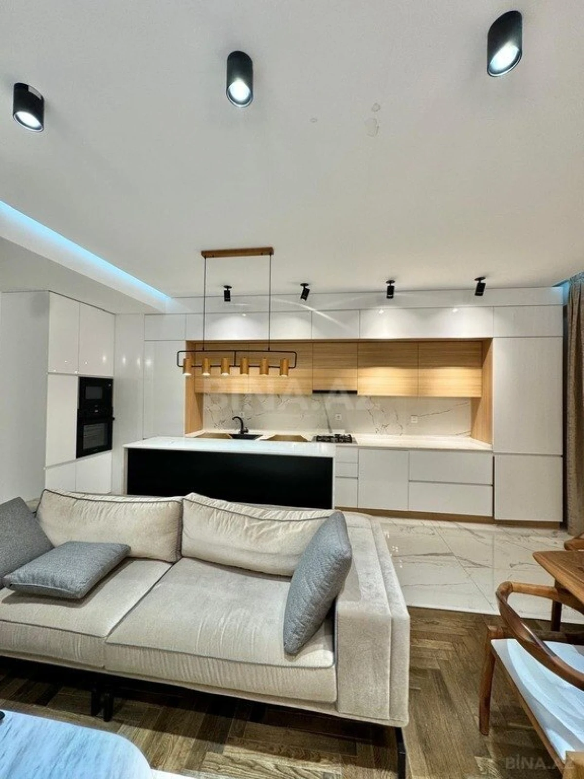 Satılır 3 otaqlı mənzil 124 m²